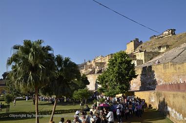 04 Fort_Amber_and Elephants,_Jaipur_DSC4988_b_H600